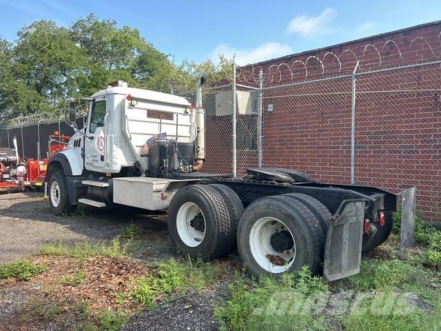 Mack CTP713 Tegljači