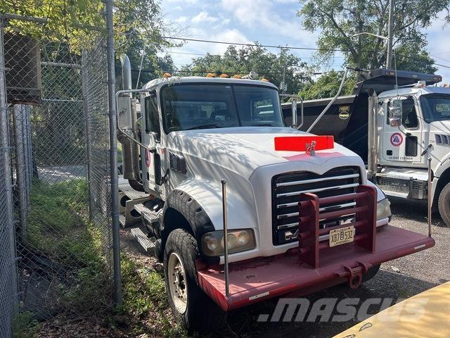 Mack CTP713 Tegljači