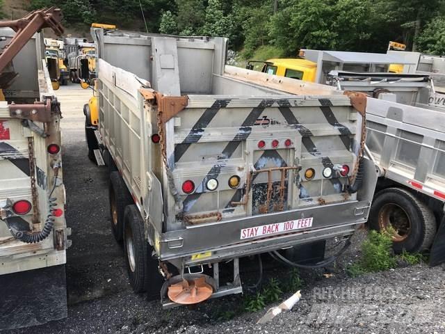 Mack CV700 Snežne daske i plugovi