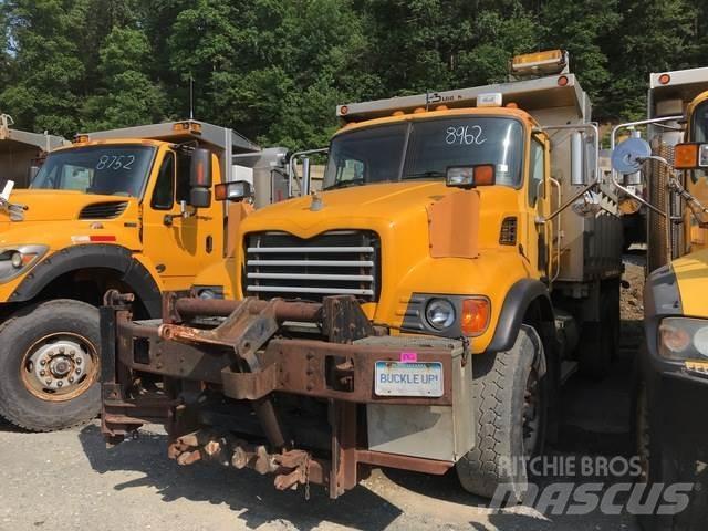 Mack CV700 Kiperi kamioni
