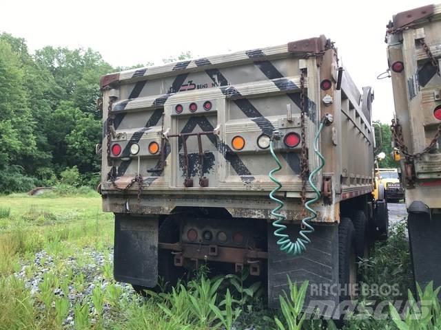 Mack CV700 Kiperi kamioni
