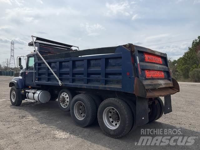 Mack CV713 Kiperi kamioni