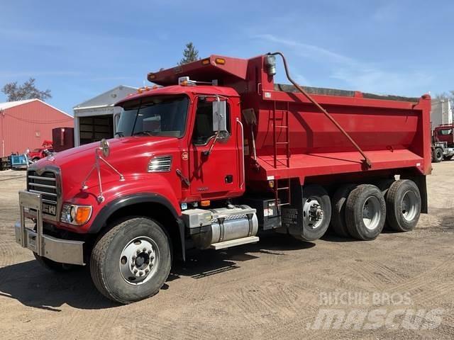 Mack CV713 Kiperi kamioni