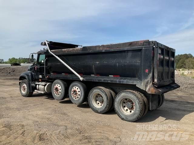Mack CV713 Kiperi kamioni