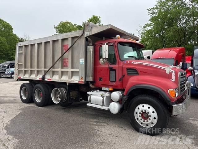 Mack CV713 Kiperi kamioni