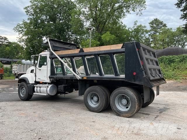 Mack CV713 Kiperi kamioni