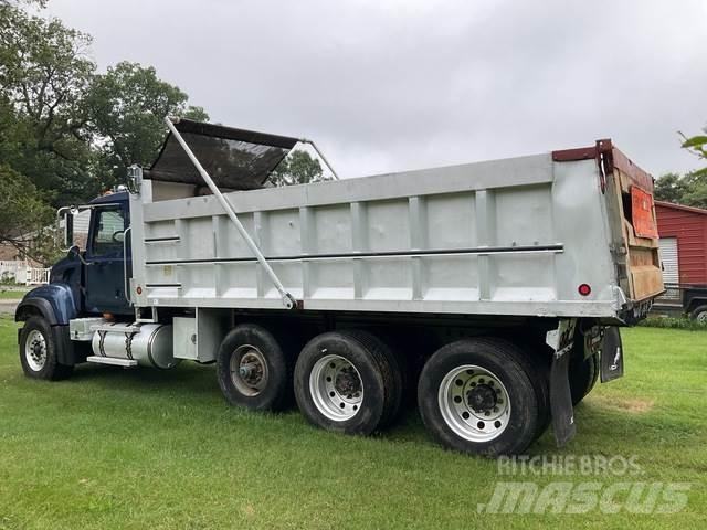 Mack CV713 Kiperi kamioni