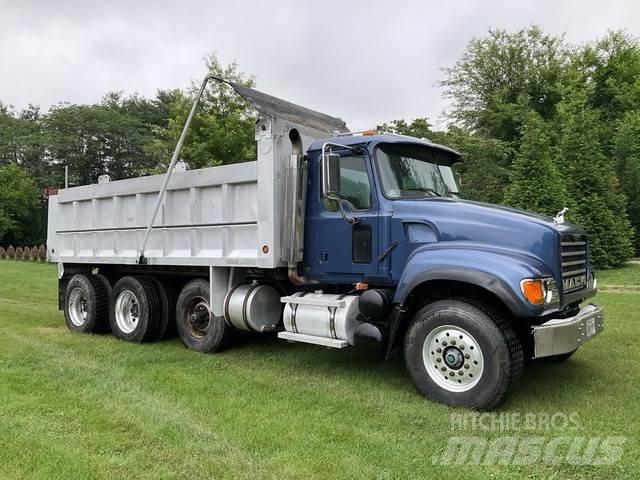 Mack CV713 Kiperi kamioni