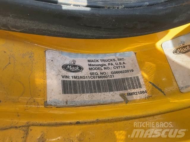 Mack CV713 Snežne daske i plugovi