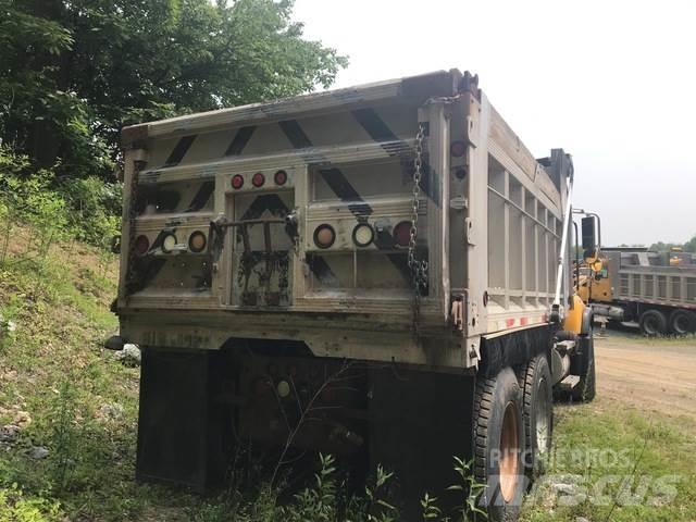 Mack CV713 Kiperi kamioni