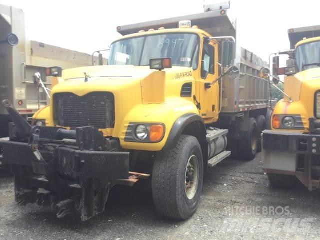 Mack CV713 Posipači soli i peska
