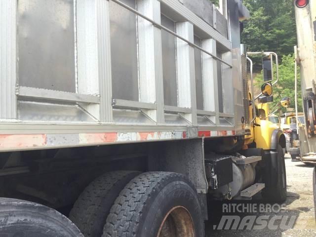 Mack CV713 Posipači soli i peska