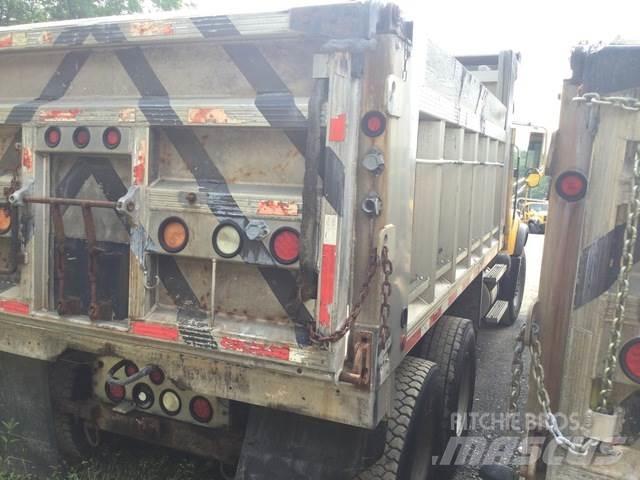 Mack CV713 Kiperi kamioni