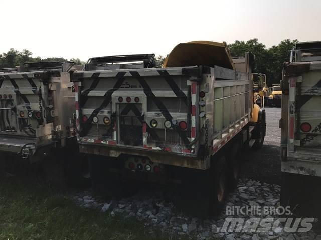 Mack CV713 Posipači soli i peska