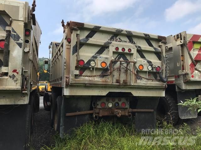 Mack CV713 Kiperi kamioni