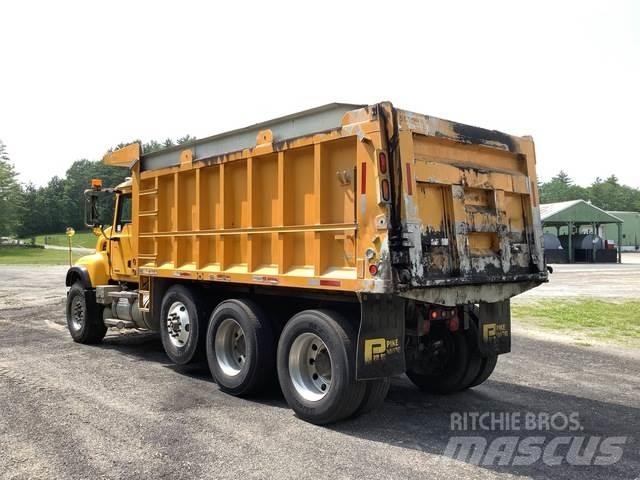Mack CV713 Kiperi kamioni