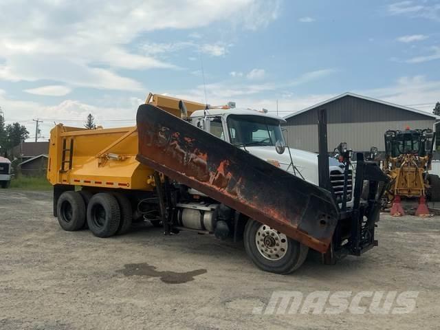 Mack CV713 Snežne daske i plugovi