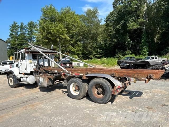 Mack CV713 Komunalni kamioni