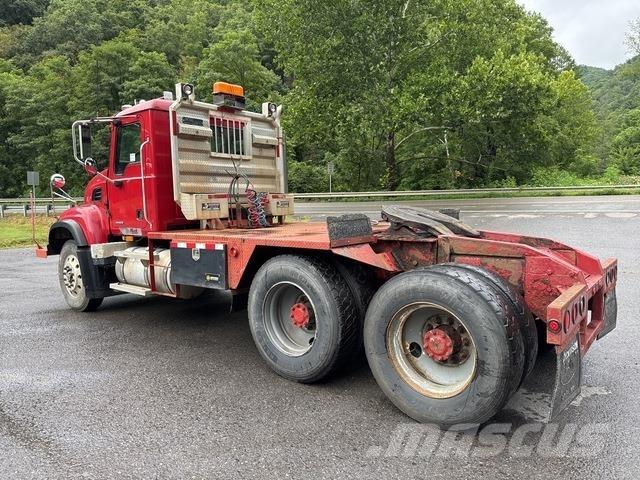 Mack CV713 Tegljači