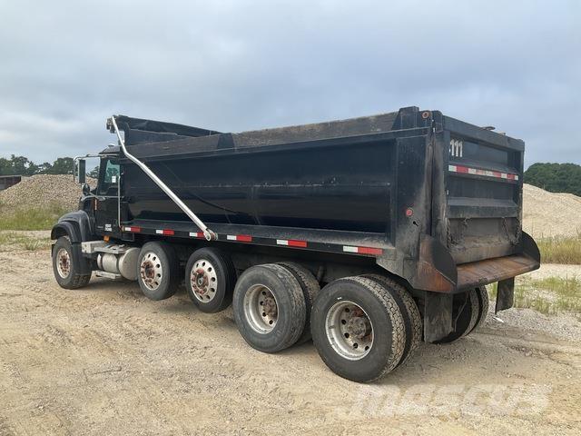 Mack CV713 Kiperi kamioni