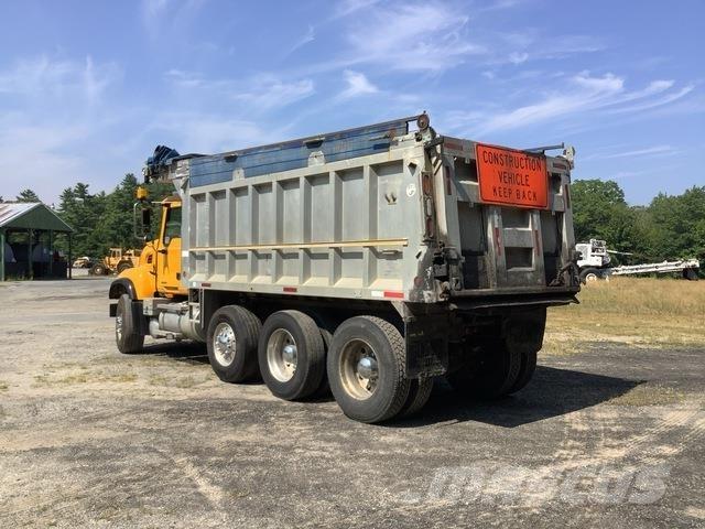 Mack CV713 Kiperi kamioni
