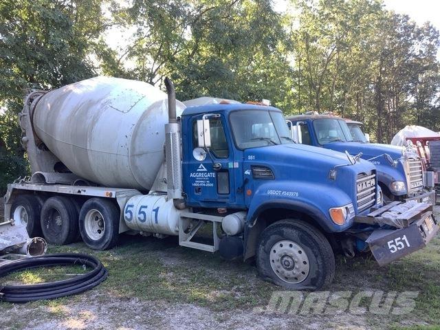 Mack CV713 Kiperi kamioni
