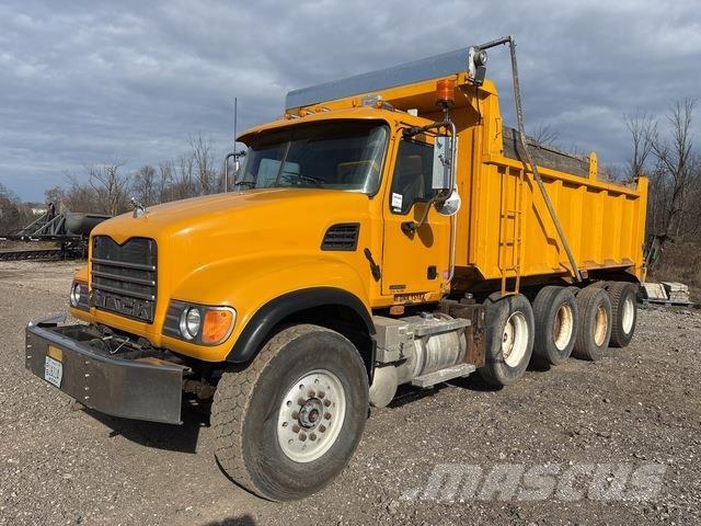 Mack CV713 Kiperi kamioni