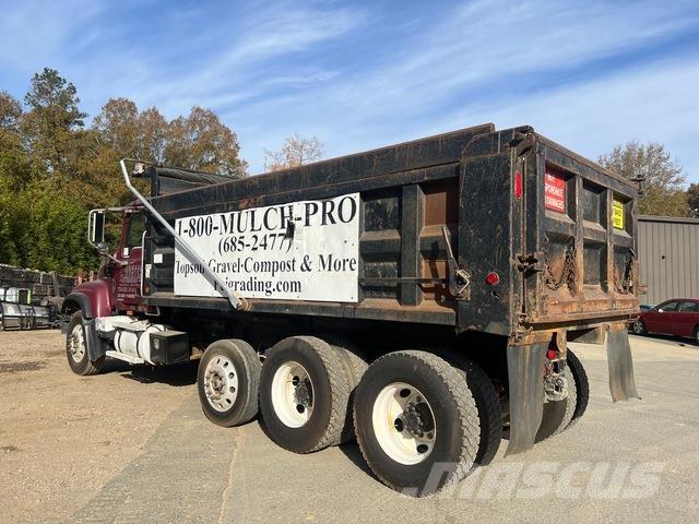 Mack CV713 Kiperi kamioni