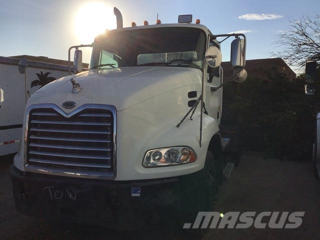 Mack CXN612 Tegljači