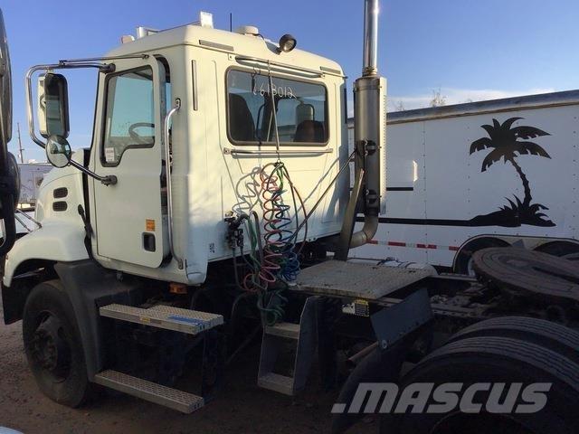 Mack CXN612 Tegljači