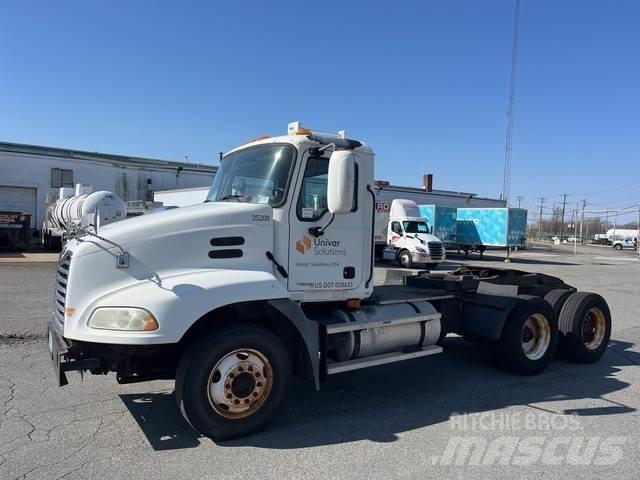 Mack CXN613 Tegljači