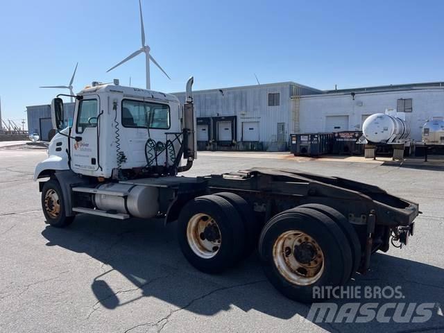 Mack CXN613 Tegljači