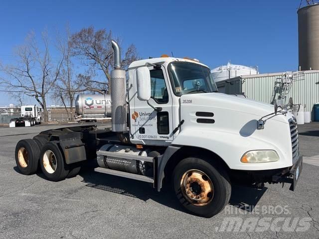 Mack CXN613 Tegljači