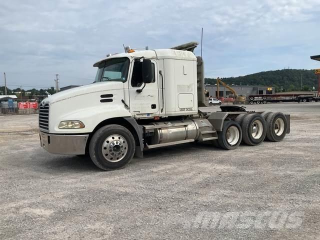Mack CXN613 Tegljači
