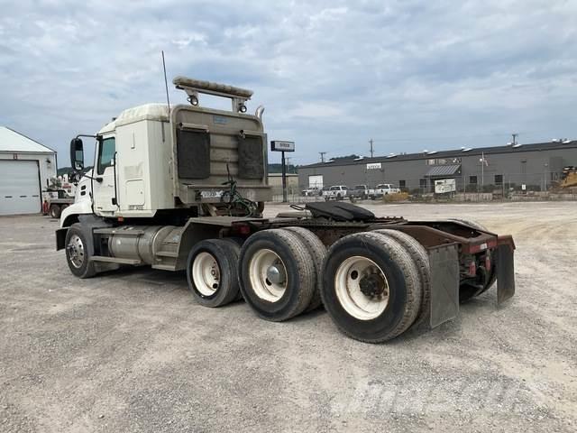 Mack CXN613 Tegljači