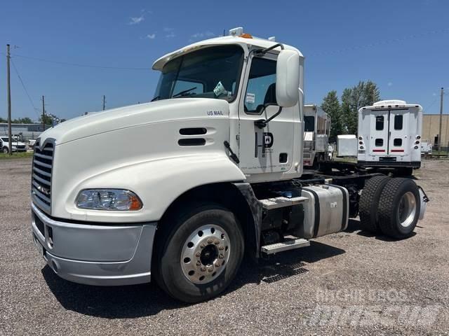 Mack CXU612 Tegljači