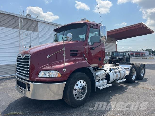 Mack CXU612 Tegljači