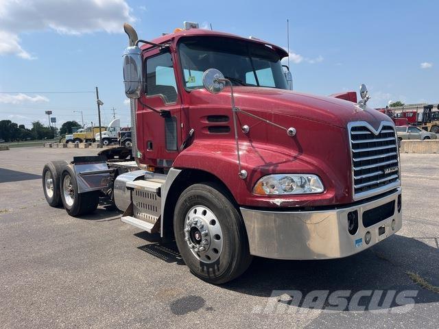 Mack CXU612 Tegljači