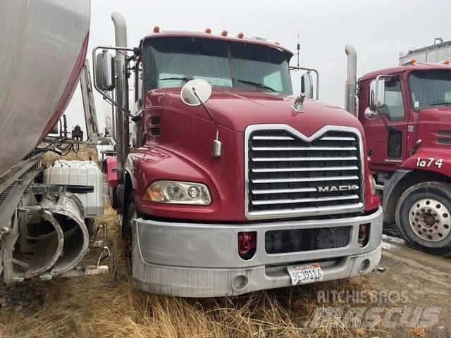 Mack CXU613 Tegljači