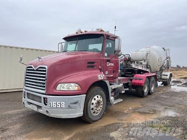 Mack CXU613 Tegljači