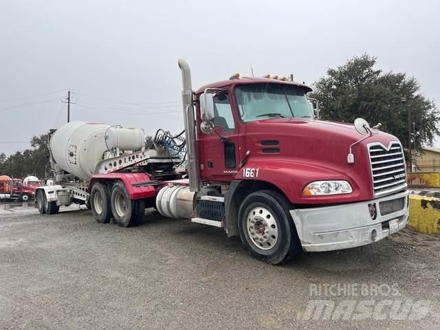 Mack CXU613 Tegljači