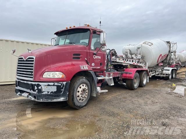 Mack CXU613 Tegljači