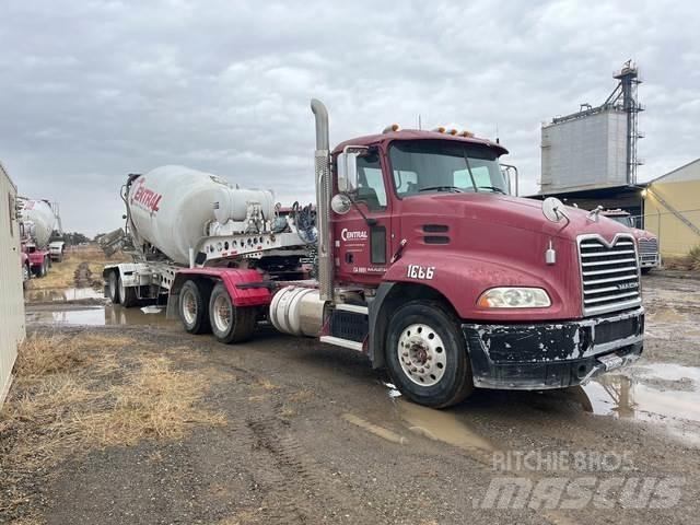 Mack CXU613 Tegljači
