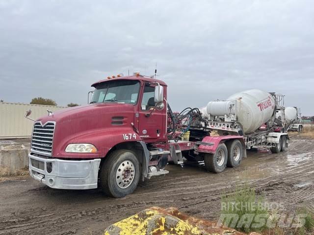 Mack CXU613 Tegljači