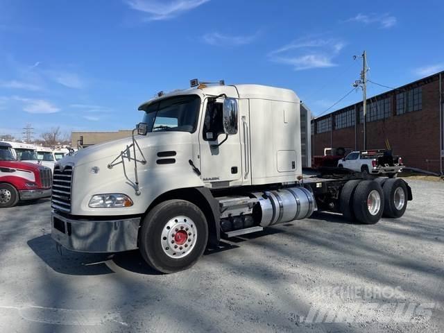 Mack CXU613 Tegljači