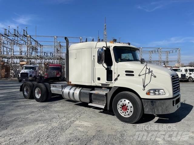 Mack CXU613 Tegljači