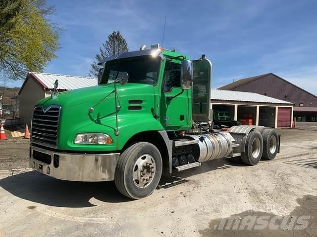 Mack CXU613 Tegljači