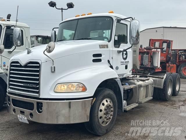 Mack CXU613 Tegljači