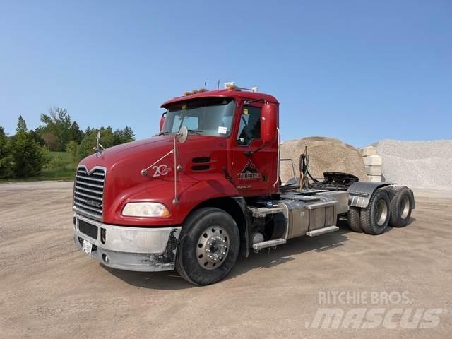 Mack CXU613 Tegljači