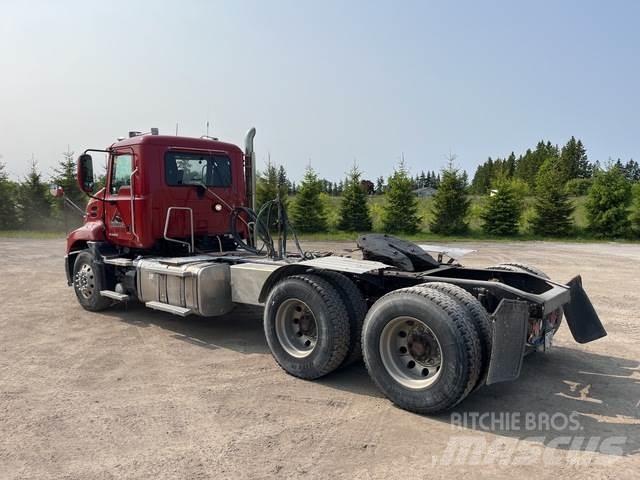 Mack CXU613 Tegljači